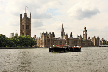 A view of the Hoses of Parliment in London