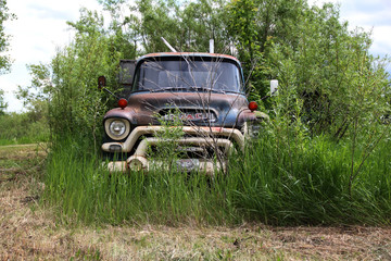Obraz na płótnie Canvas Old Rusty Truck