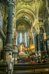 Fototapeta na wymiar Basilique Notre-Dame de la Garde in marseille