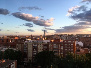 Skyline vista Valladolid. Edificios. Paisaje urbano al atardecer. urban view skyline.
