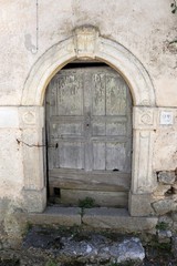 Fototapeta na wymiar Pesche - Portale del borgo