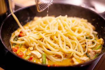 Pasta fatta in casa con asparagi, pesce spada, pomodorini e provola