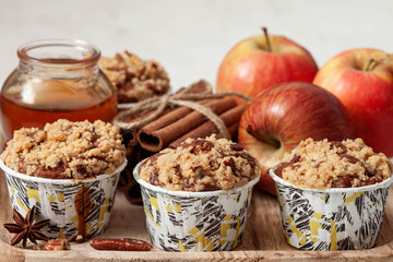  Muffins with apples and cinnamon