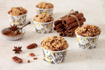  Muffins with apples and cinnamon