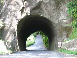 勝浦市の猿山トンネル（八幡岬公園入口）