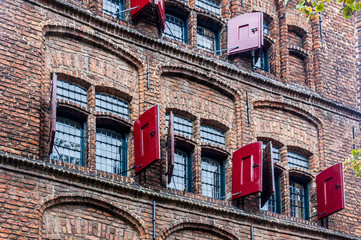 5070  historische  Fassade