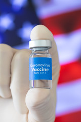 Vacina Covid-19 - Vacina Americana Coronavirus Sars-Cov-2 com a bandeira EUA ao fundo