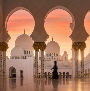 View of Sheikh Zayed Grand Mosque during sunset