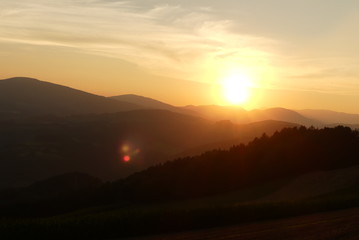 Die letzten Sonnenstrahlen in den Bergen