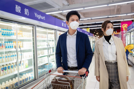 Young couples shopping in the supermarket