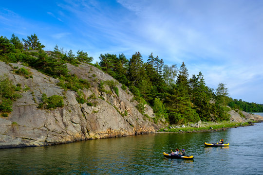 Sweden, Vastra Gotaland County, Kyrkesund, People kayaking along coast of Lilla Askeron island