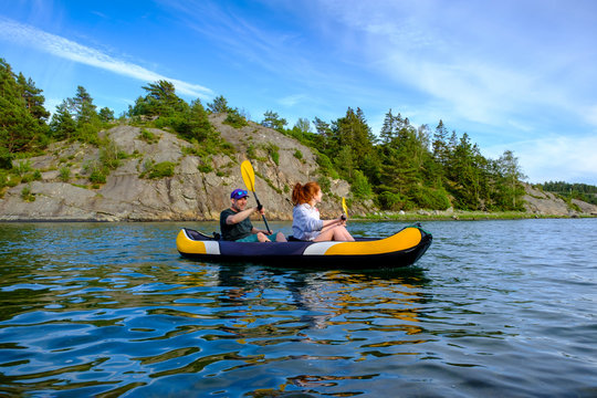 Sweden, Vastra Gotaland County, Kyrkesund, People kayaking near coast of Lilla Askeron island