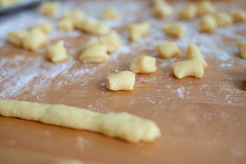 Still life cibo, piatti da ristorante. Food service e fotografie gustose di primi piatti fatti in casa, gnocchi handmade.