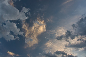 stormy sky with clouds. cielo nublado tormentoso