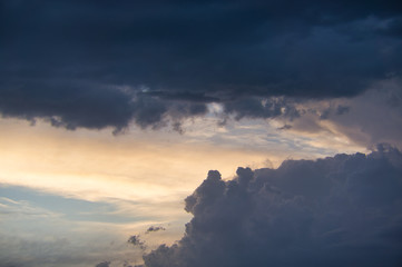 stormy sky with clouds. cielo nublado tormentoso