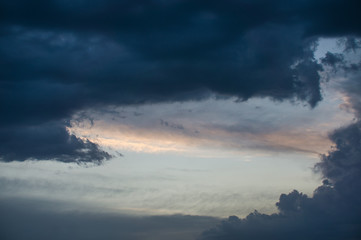 stormy sky with clouds. cielo nublado tormentoso