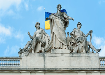 Obraz premium Closeup of the sculpture at the top of university building in Lviv Ukraine