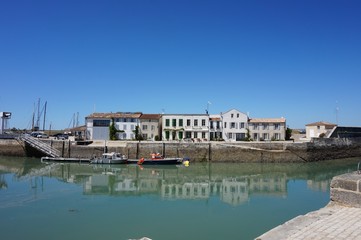 Fototapeta na wymiar Port de Saint-Martin-de-Ré - île de Ré - Charente Maritime - France