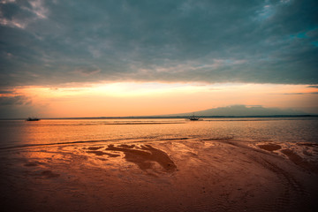 Fototapeta na wymiar Calm waters at sunrise in beautiful clouds formation