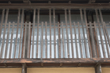 "Unno lattice", unique window lattice of Unno Station on Hokkoku Road in Tomi City, Nagano Prefecture 