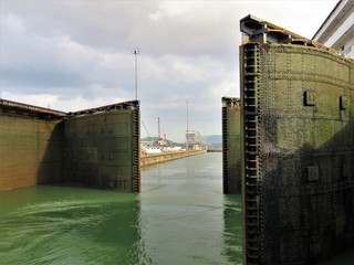 Closing of the locks in the Panama Canal
