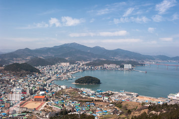 Naklejka premium The beautiful landscape of harbor background flower and blue sky.