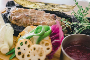 豚ロース塩釜焼きラズベリーソース