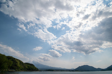 富士山と雲と空と河口湖