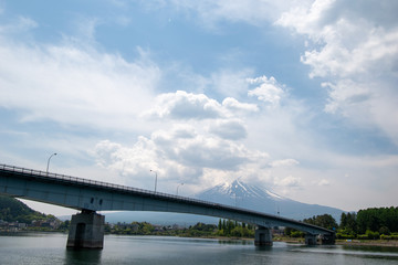 富士山と雲と空と河口湖