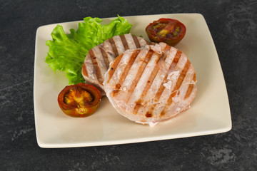 Grilled tuna steak with kumato