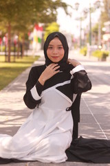 Obraz premium Fashion portrait of young beautiful asian muslim woman with wearing hijab