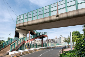 Obraz premium JR山手線に掛かる大丸跨線橋