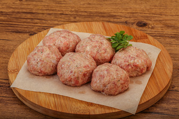 Raw turkey meatball for cooking