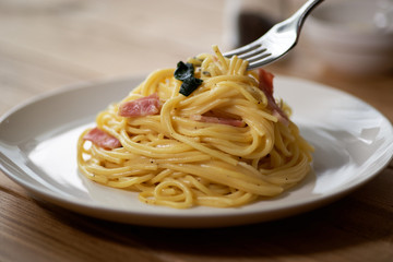カフェのパスタランチ（カルボナーラ）