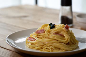 カフェのパスタランチ（カルボナーラ）