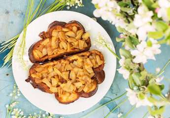 Sandwiches with apples and flowers