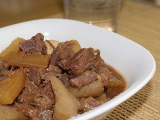 牛すね肉の煮込み