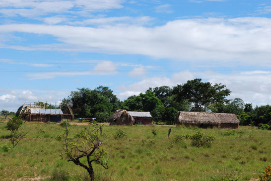 Construcci&oacute;n poblado Pemon, Estado de Amazonas  Venezuela