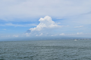 Obraz premium Mount Fuji with clouds in Shizuoka Prefecture