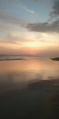 Fototapeta na wymiar sunset over the sea on the Long Beach of Bengkulu, Indonesia