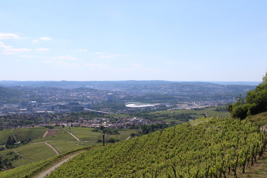 Blick auf die Mercedes-Bank Arena 