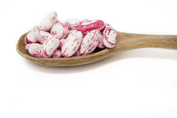 fagioli su cucchiaio di legno