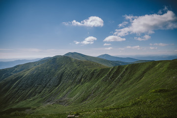Obraz premium A large mountain in the background