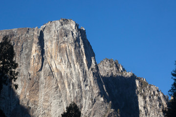 Fototapeta na wymiar Yosemite Mountains with snow against a blue sky