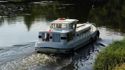 Balade fluviale sur la Mayenne ( France )