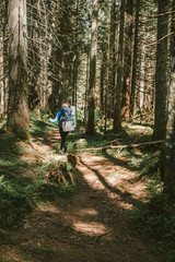 Obraz premium A group of people in a forest