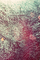 abstraktes Hintergrundbild aus Metall in bunt mit Kratzern und Reflektionen, grunge