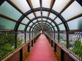 空中トンネル