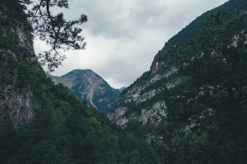 Escena idílica de montaña
