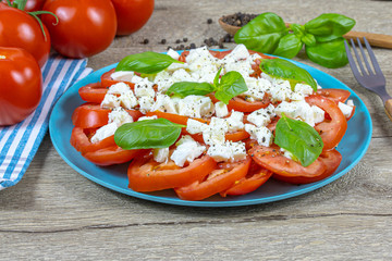 assiette de tomates et fromage mozzarella